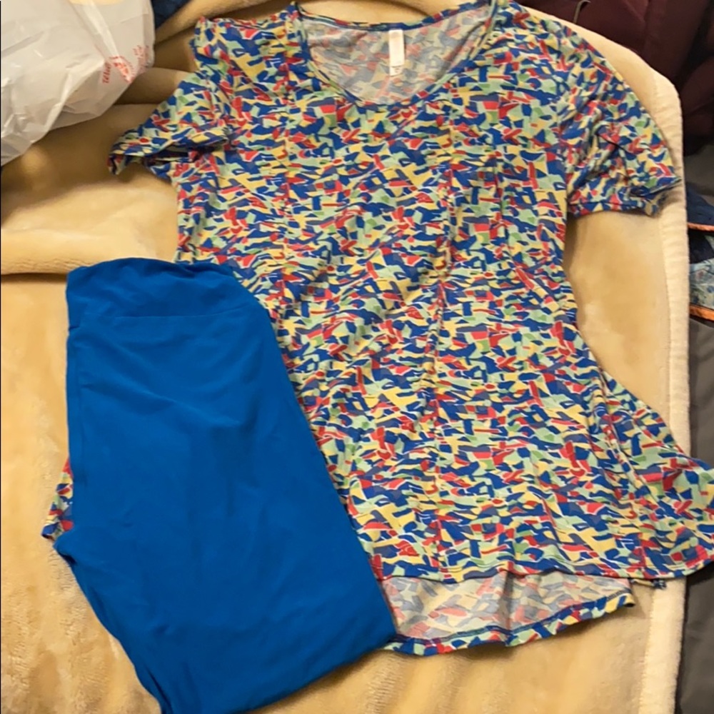 Lularoe leggings and long shirt